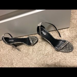 Gray snake print heel